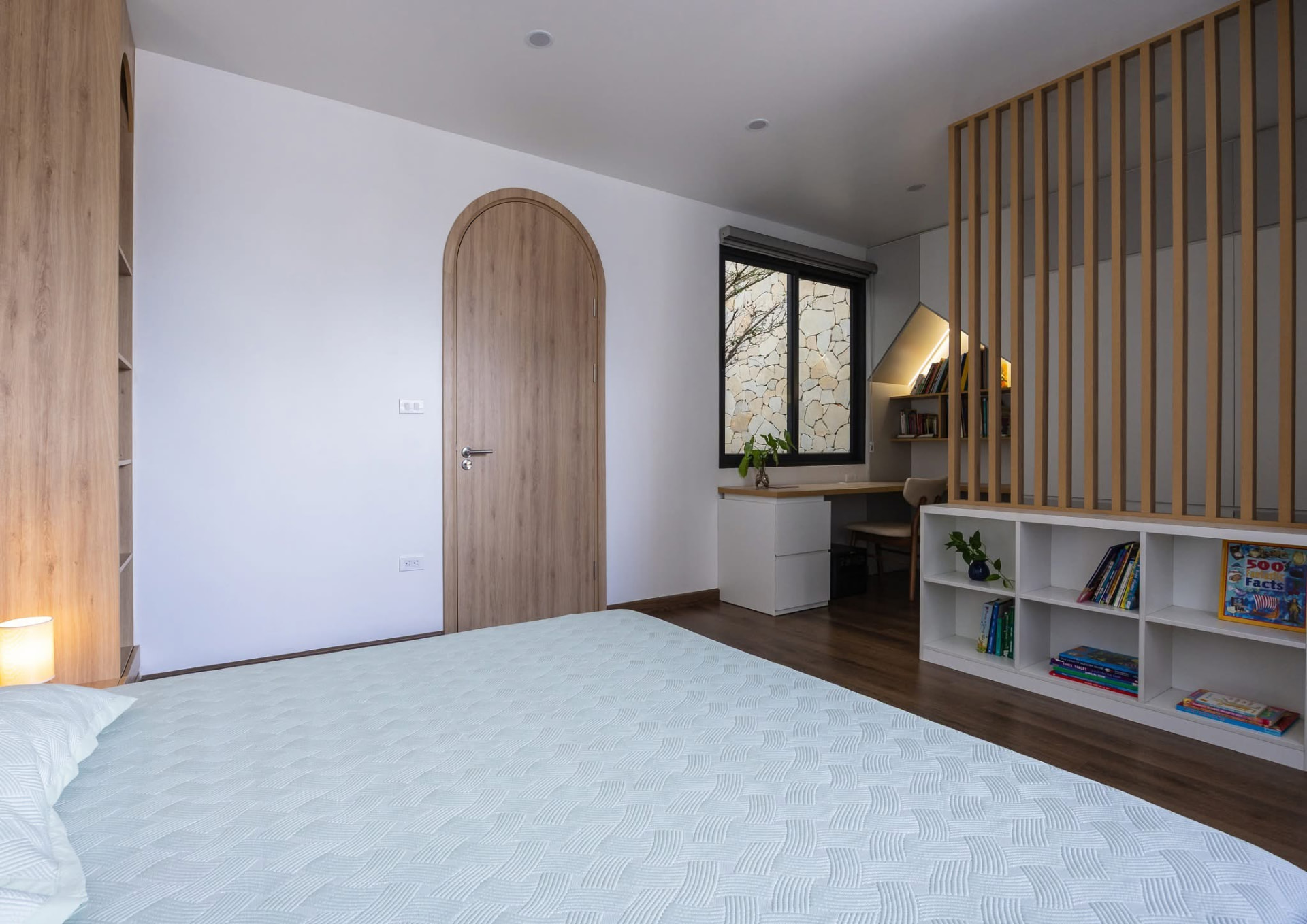 Bedroom with arched oak door, slatted screen and built-in study